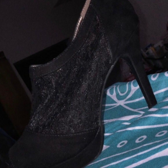 Black Lace Heels - Picture 3 of 3